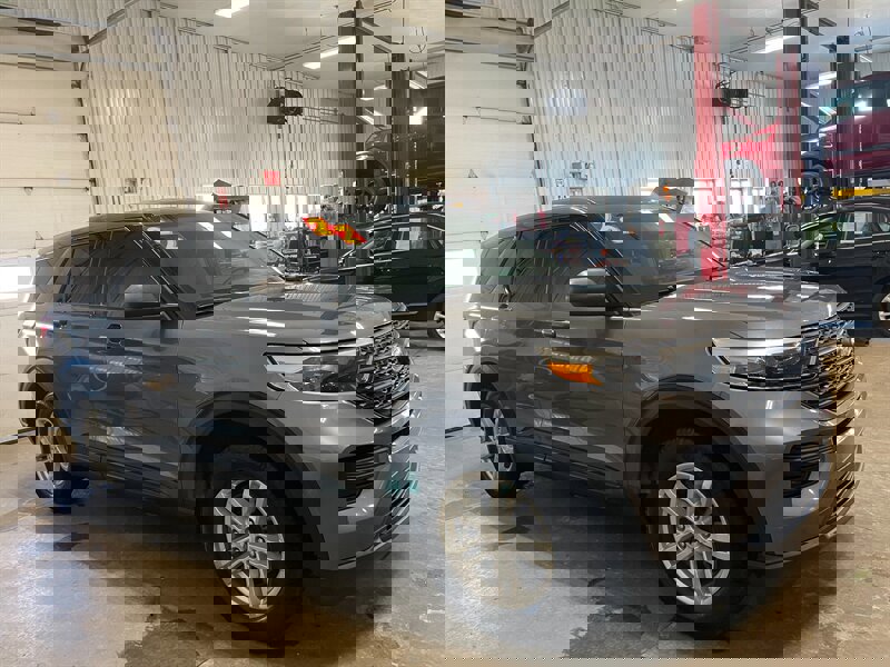 Used 2022 Ford Explorer 4WD w/ Class IV Trailer Tow Package image 5