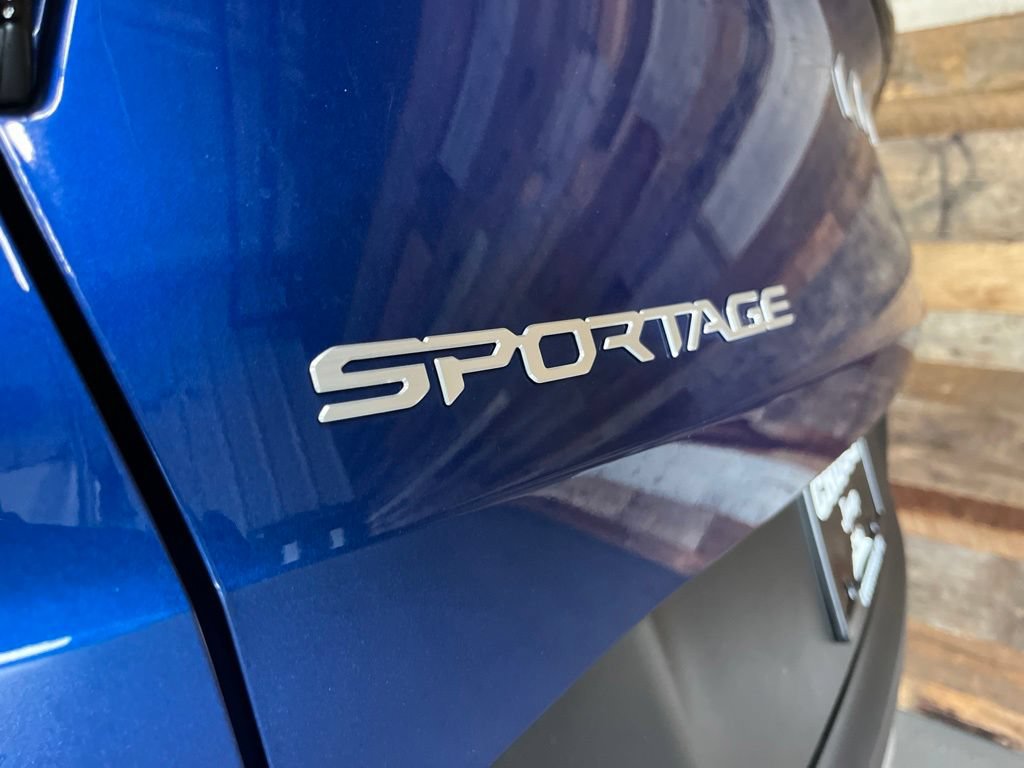 Used 2025 Kia Sportage EX FWD image 17