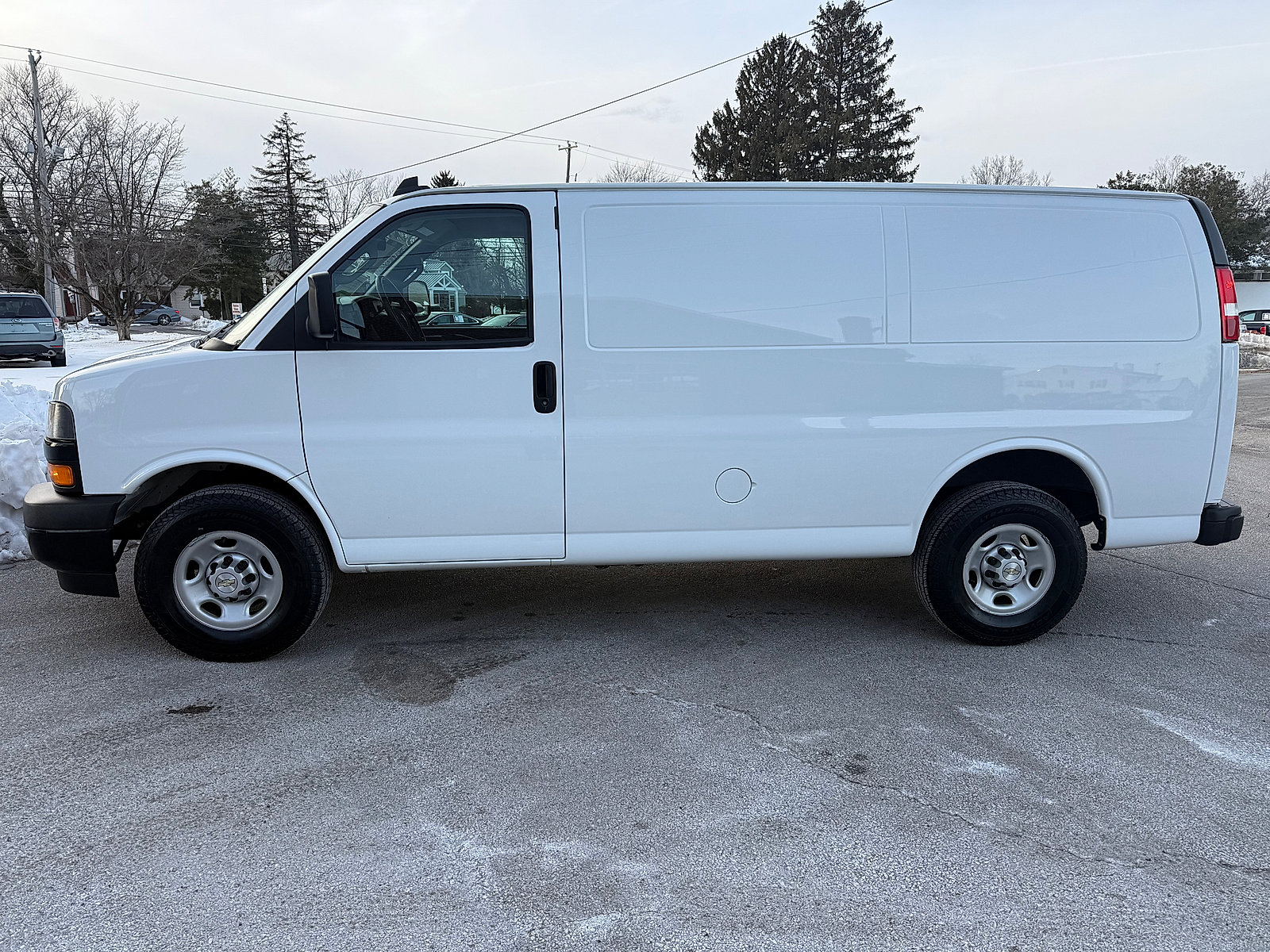 Used 2022 Chevrolet Express 2500 w/ Driver Convenience Package image 7