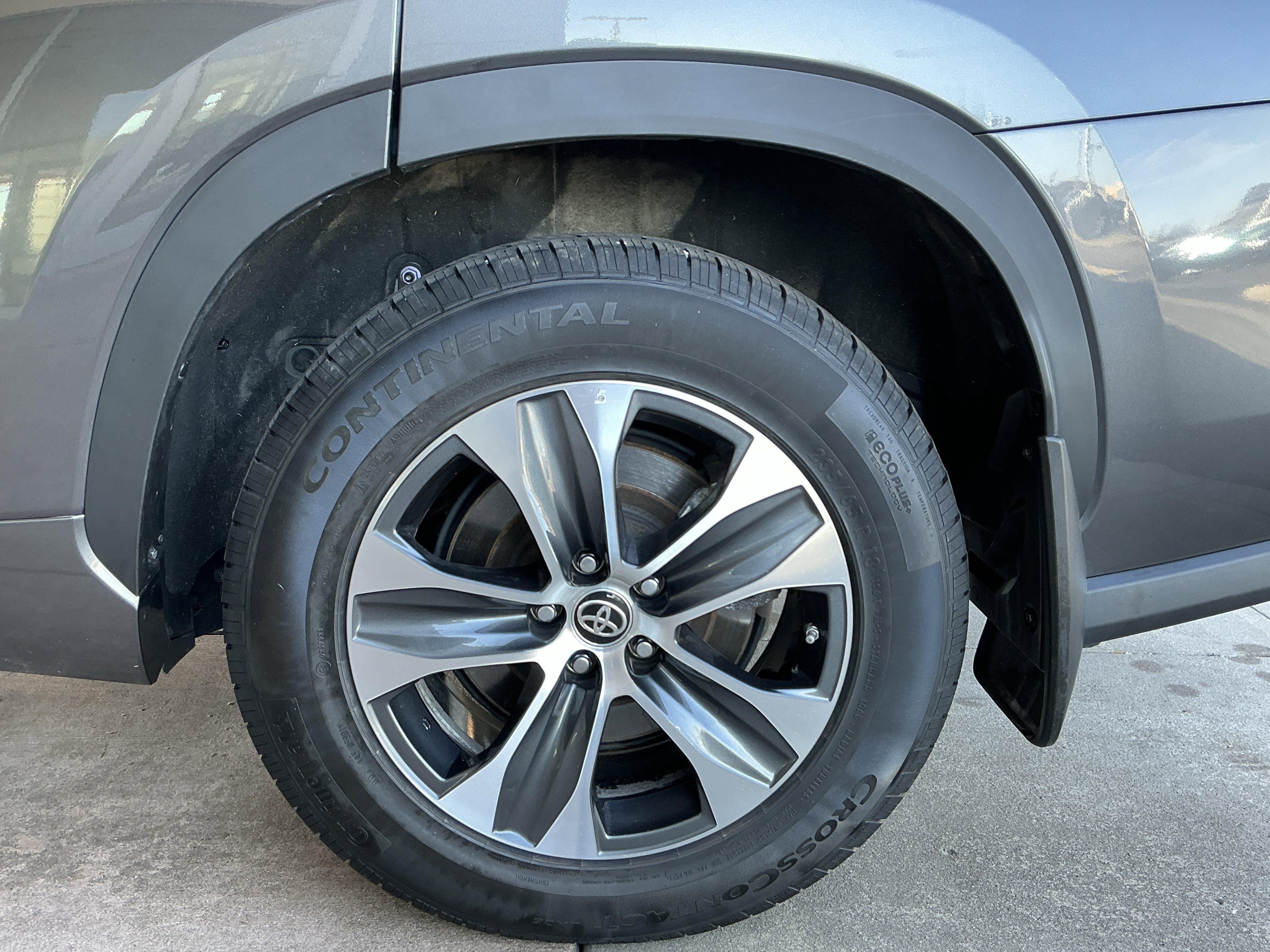 Used 2023 Toyota Highlander XLE image 27