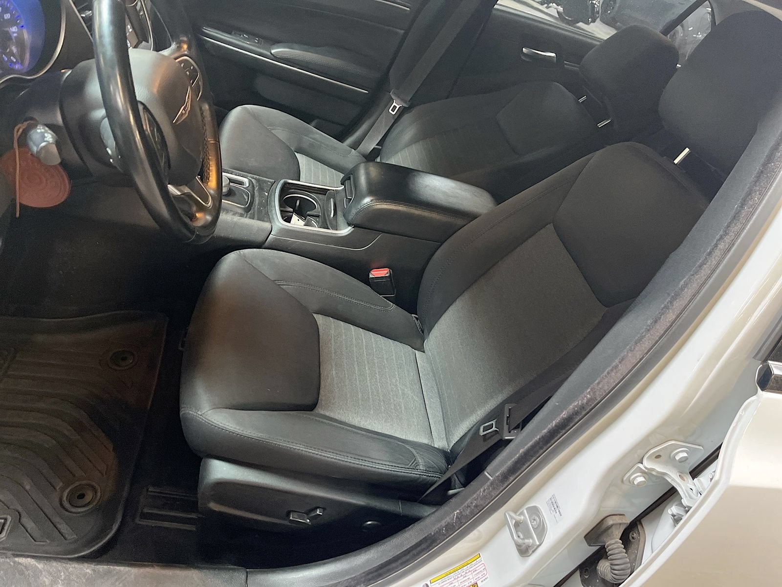 Used 2022 Chrysler 300 Touring w/ Sport Appearance Package RWD image 19