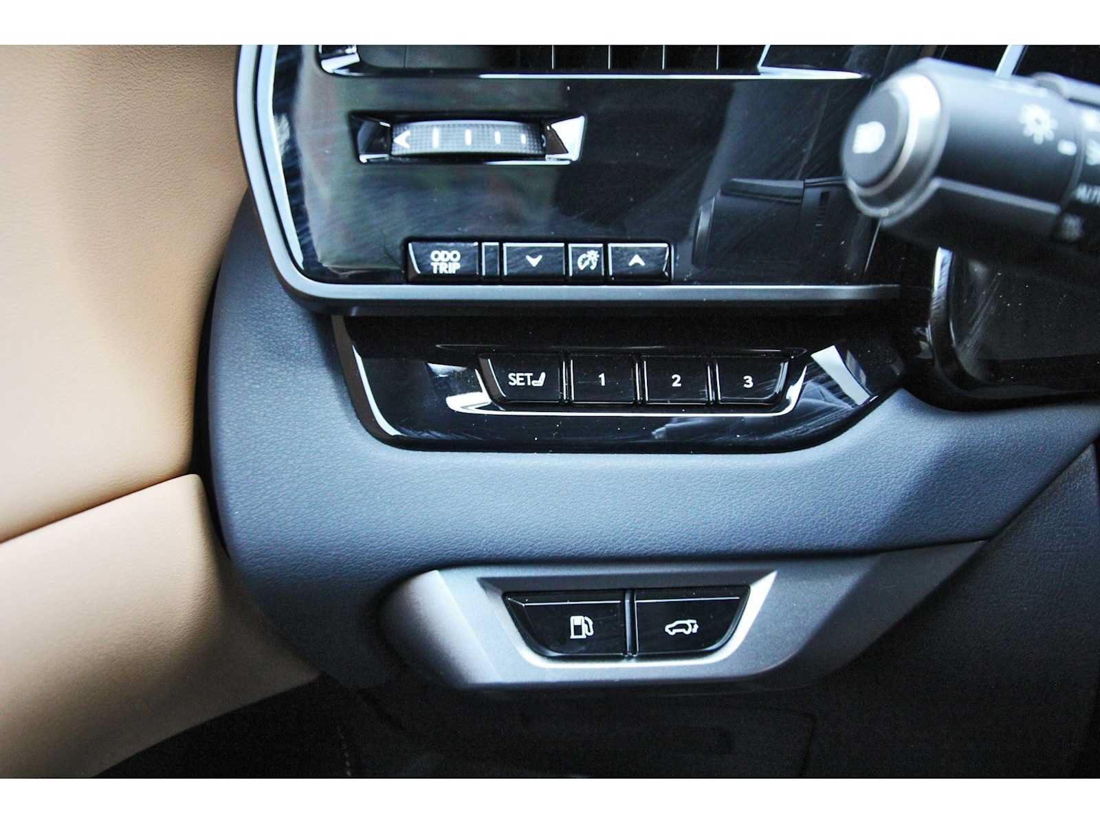 Used 2025 Lexus RX 350 Premium w/ Accessory Package (Z1) FWD image 19