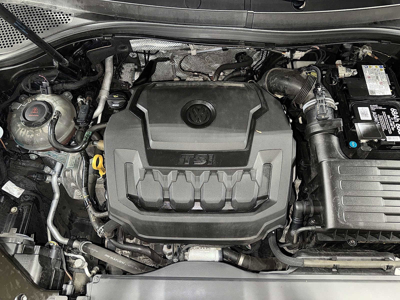 Used 2021 Volkswagen Tiguan SE w/ Panoramic Sunroof Package image 12