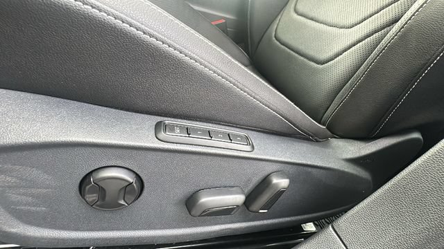 Used 2024 Volkswagen Jetta SEL FWD image 23