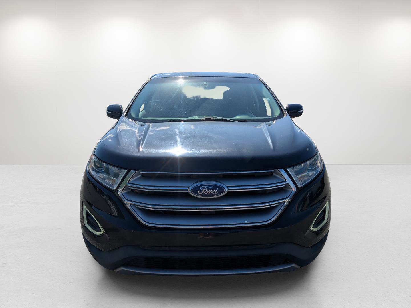 Used 2017 Ford Edge Titanium w/ Technology Package image 2