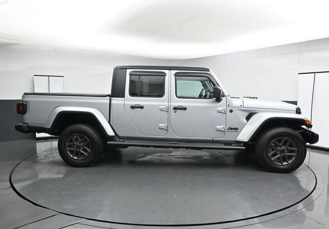Used 2024 Jeep Gladiator Sport image 13