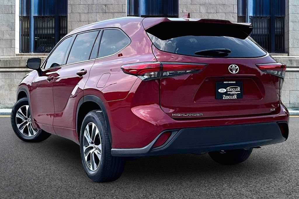 Used 2022 Toyota Highlander XLE FWD image 10