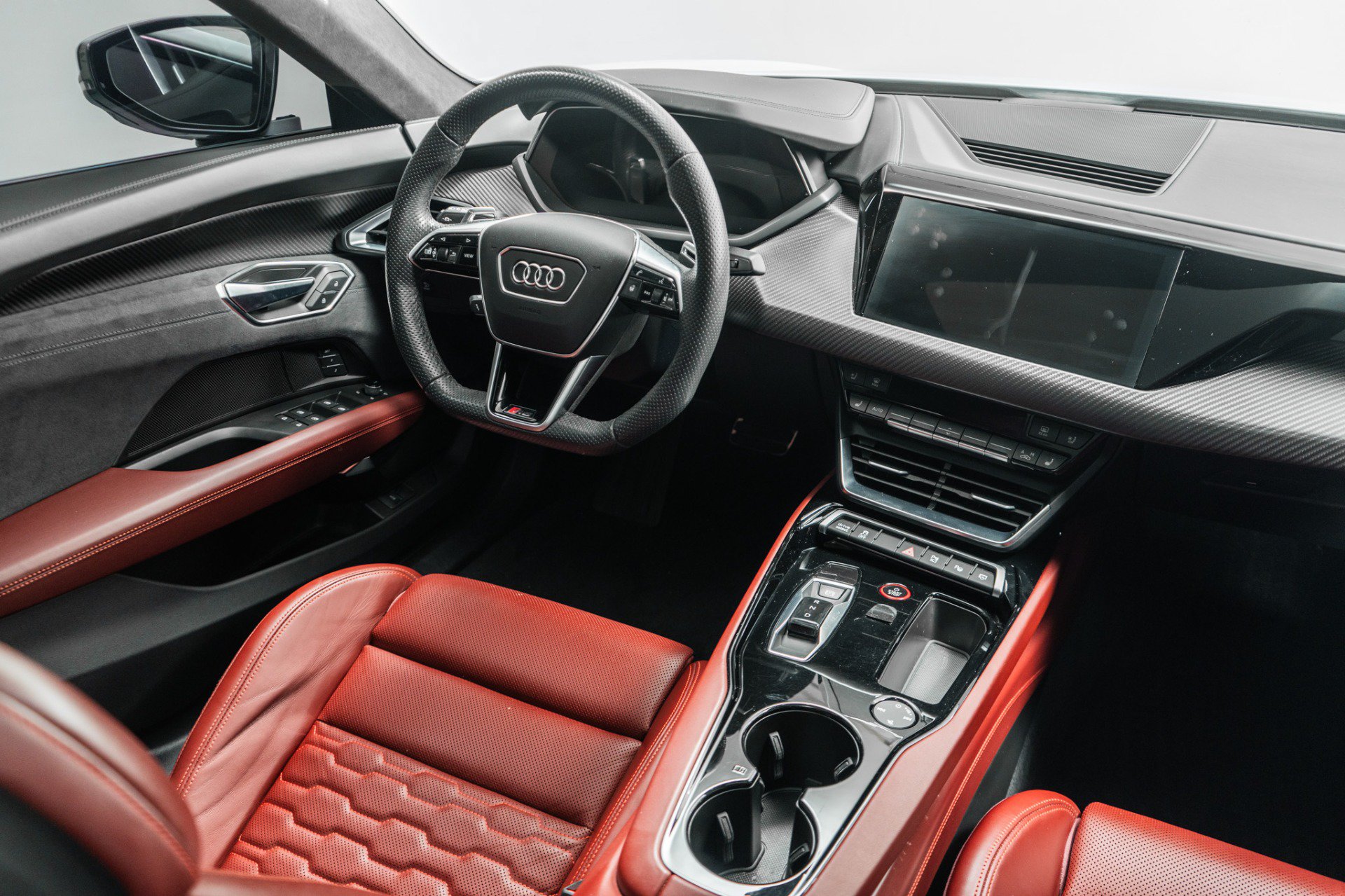 Used 2023 Audi RS e-tron GT w/ Carbon Performance Package AWD/4WD image 27