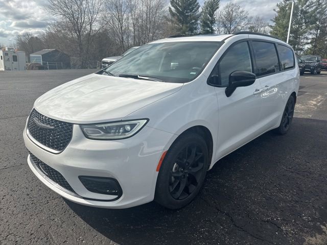 Used 2025 Chrysler Pacifica Limited