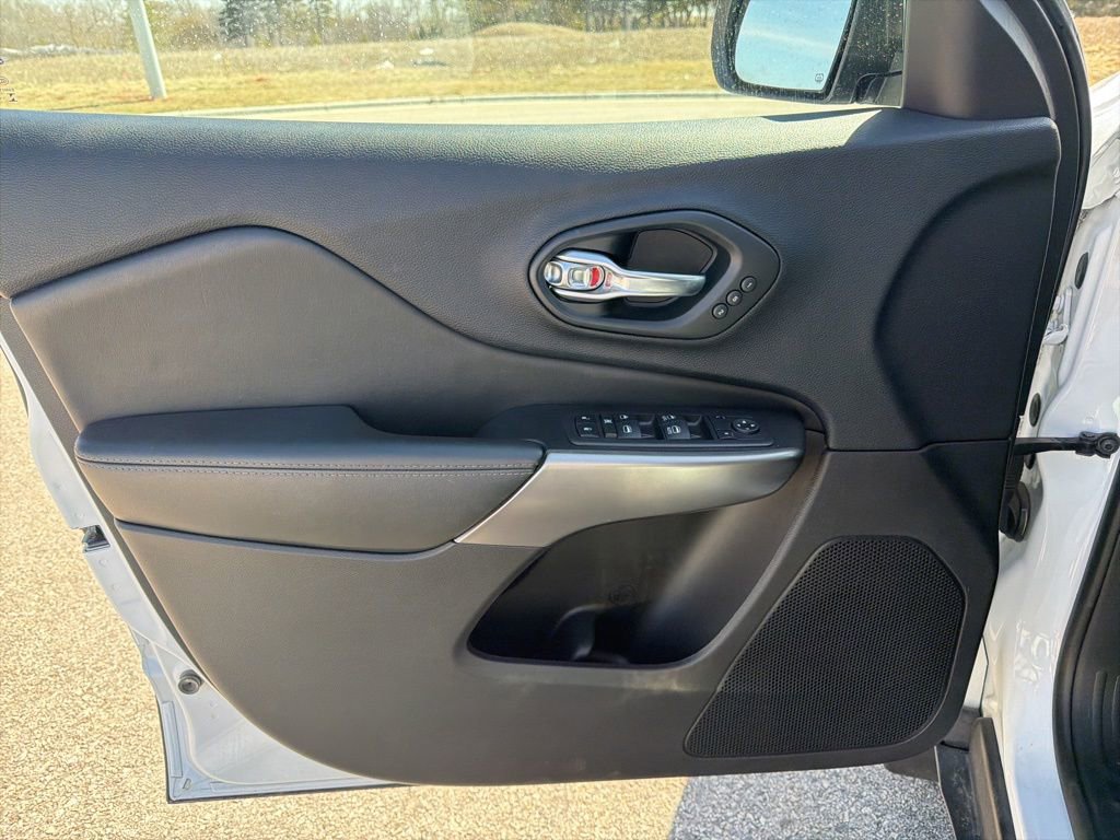 Used 2020 Jeep Cherokee Limited image 13