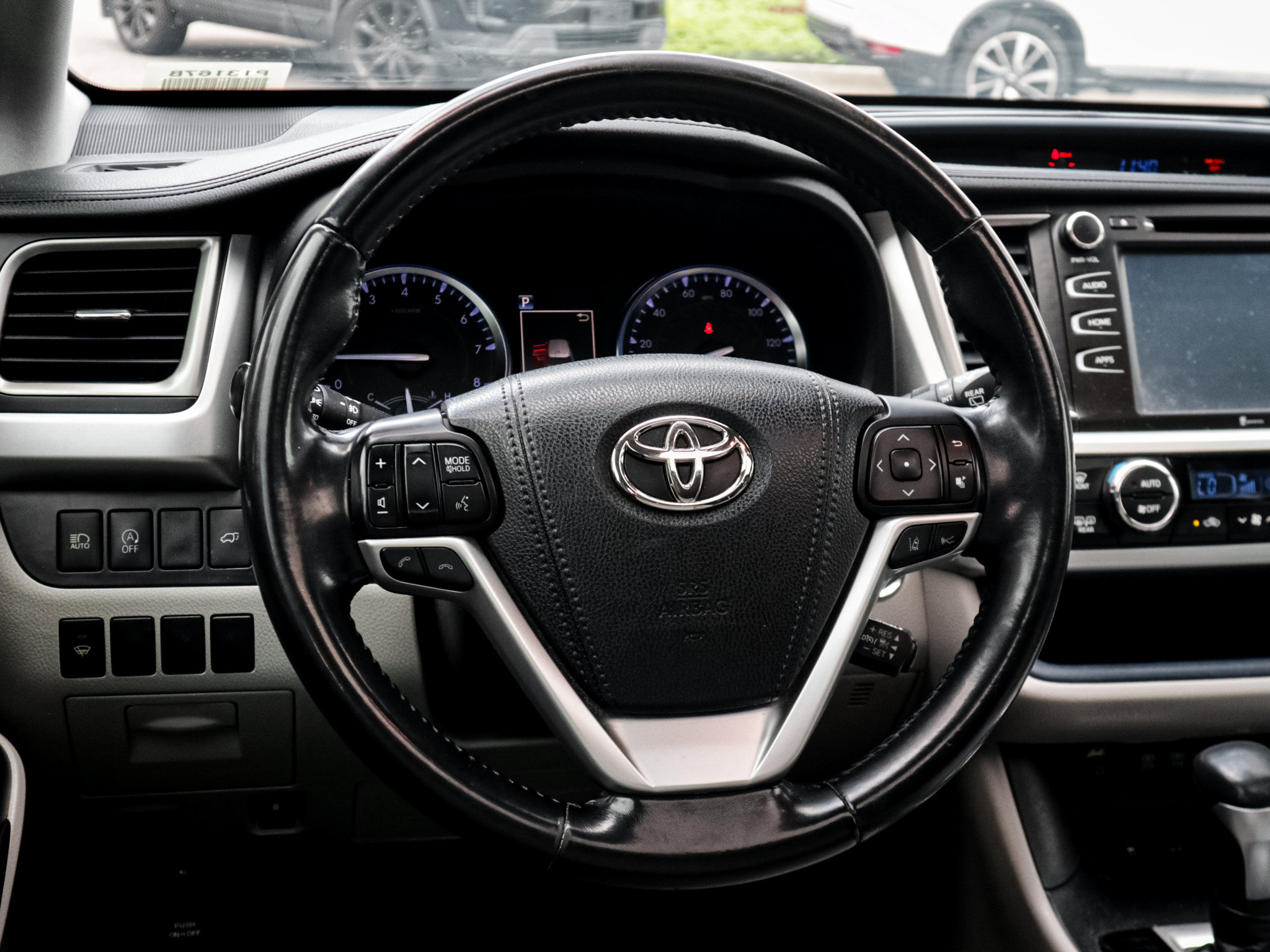 Used 2018 Toyota Highlander XLE FWD image 6