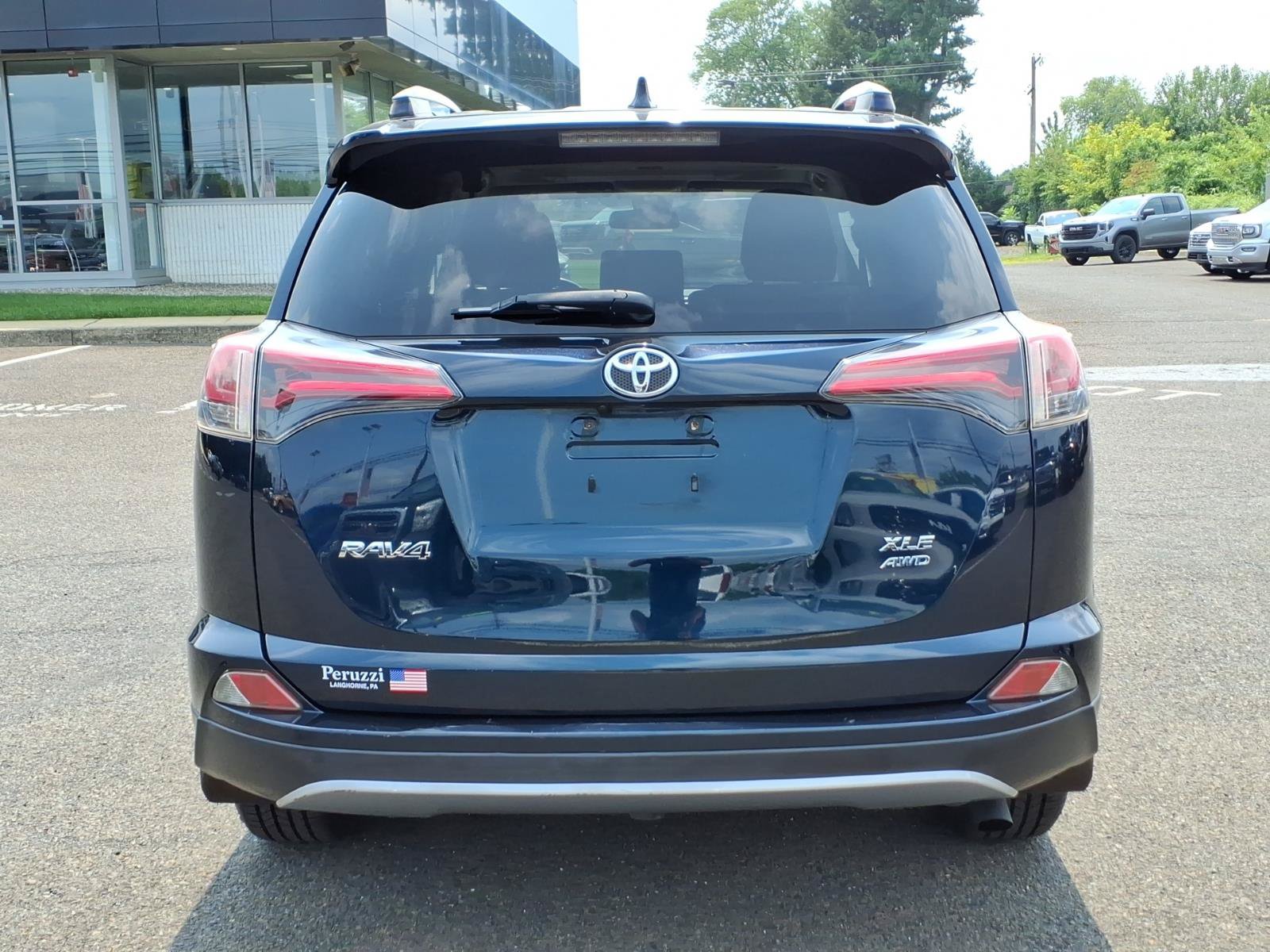 Used 2018 Toyota RAV4 XLE AWD/4WD image 3