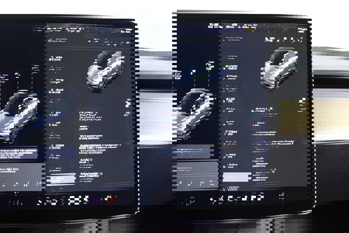 Used 2021 Tesla Model 3 Standard Range Plus image 17