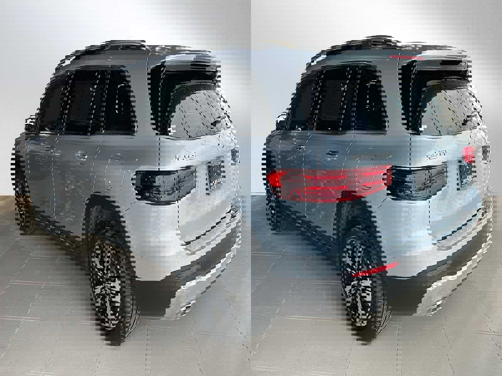 Used 2025 Mercedes-Benz GLB 250 4MATIC image 5