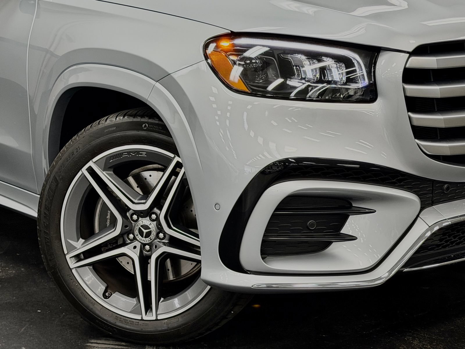 Used 2025 Mercedes-Benz GLS 450 4MATIC image 4