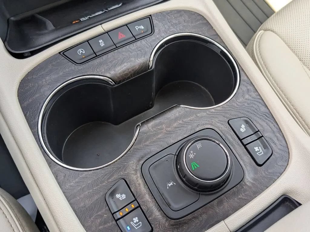 Used 2023 GMC Acadia Denali w/ LPO, Floor Liner Package FWD image 30
