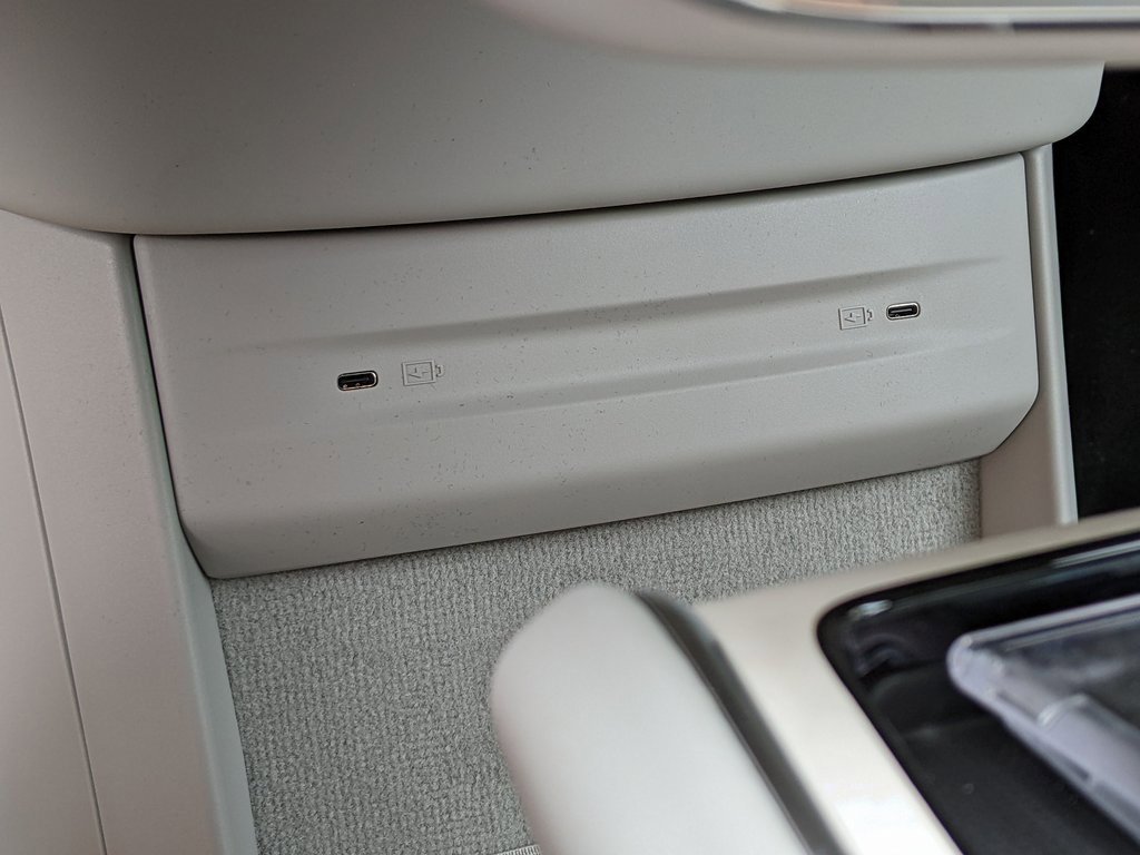 New 2025 Volvo EX90 Plus image 19