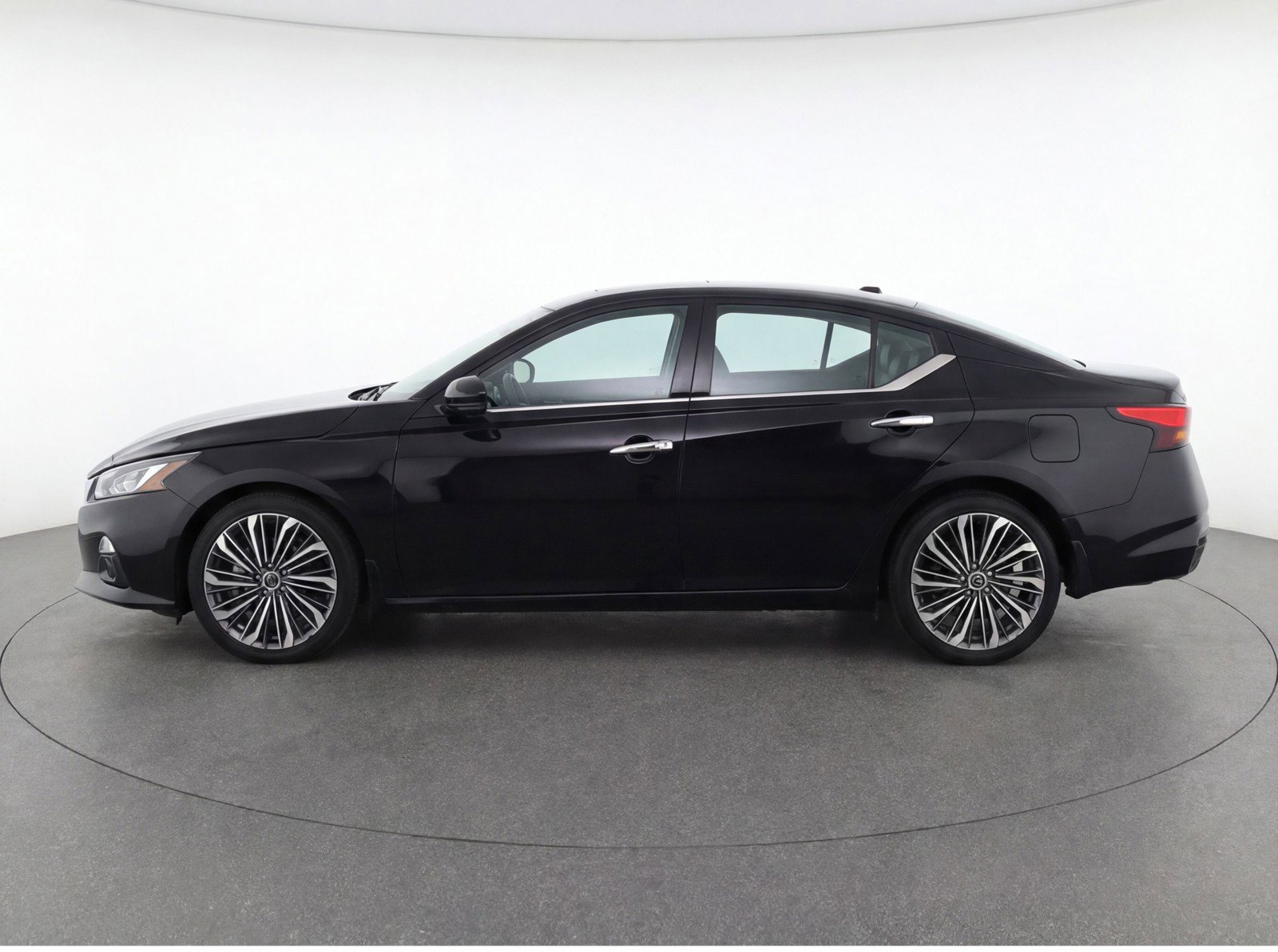 Used 2024 Nissan Altima 2.5 SL AWD/4WD image 5