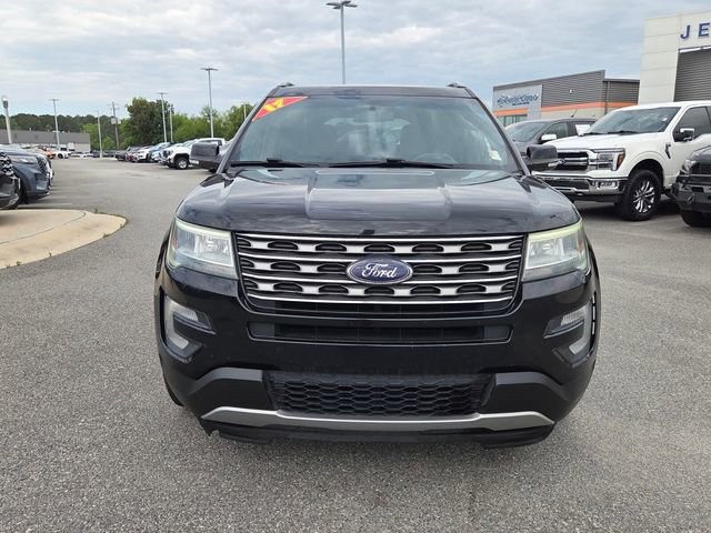 Used 2017 Ford Explorer XLT FWD image 2