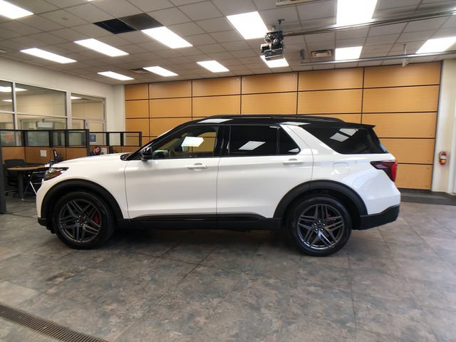 Used 2025 Ford Explorer ST w/ Sun And Sound Package AWD/4WD image 4