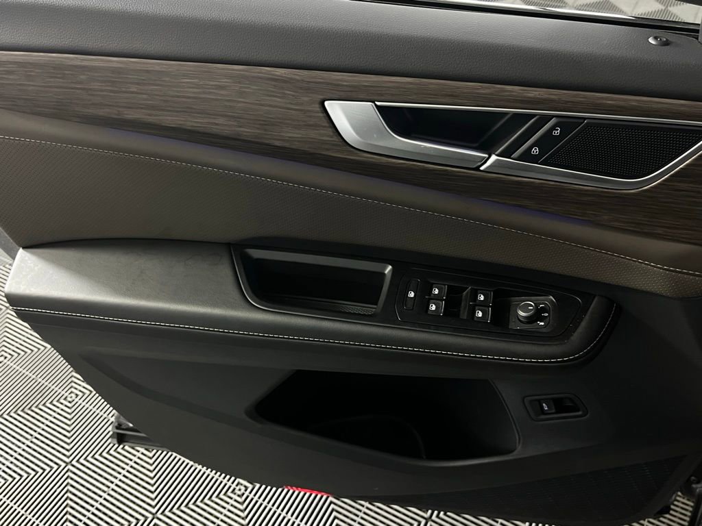 Used 2025 Volkswagen Atlas SEL image 31