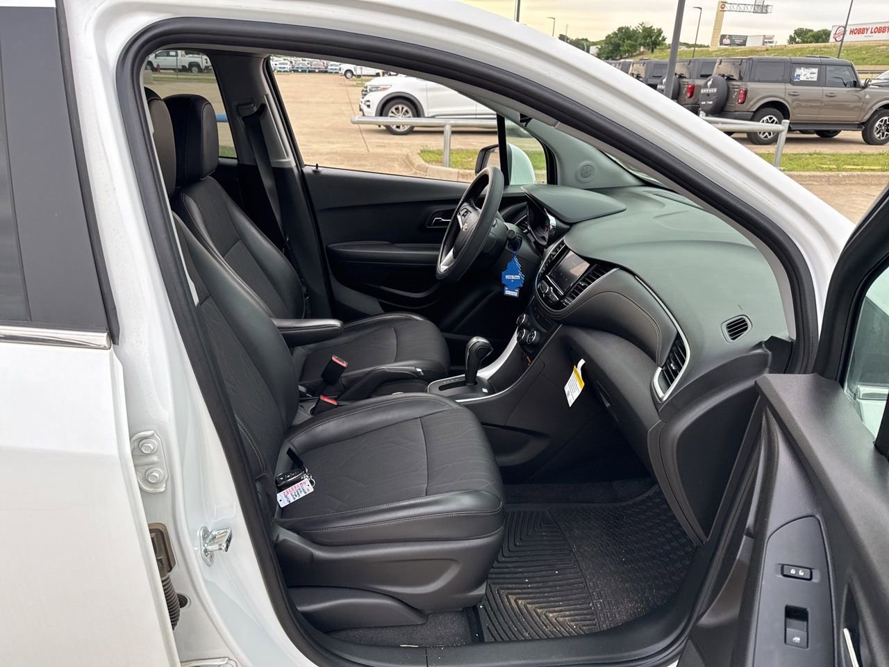 Used 2020 Chevrolet Trax LT w/ Driver Confidence Package FWD image 14