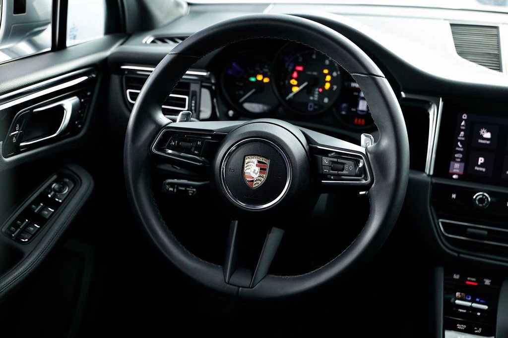 Certified 2025 Porsche Macan image 30