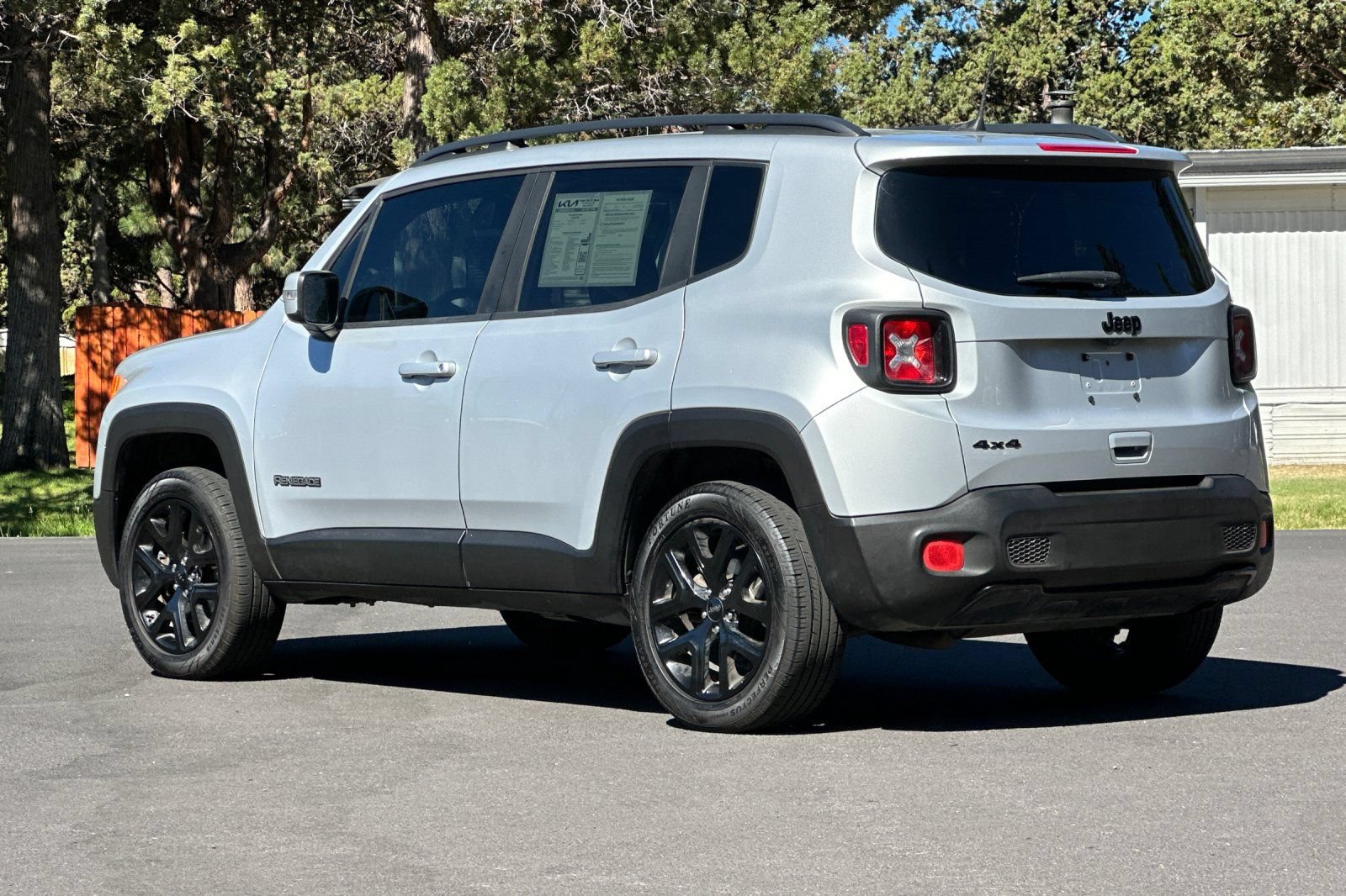 Used 2018 Jeep Renegade Altitude w/ UConnect 8.4 Nav Group AWD/4WD image 6