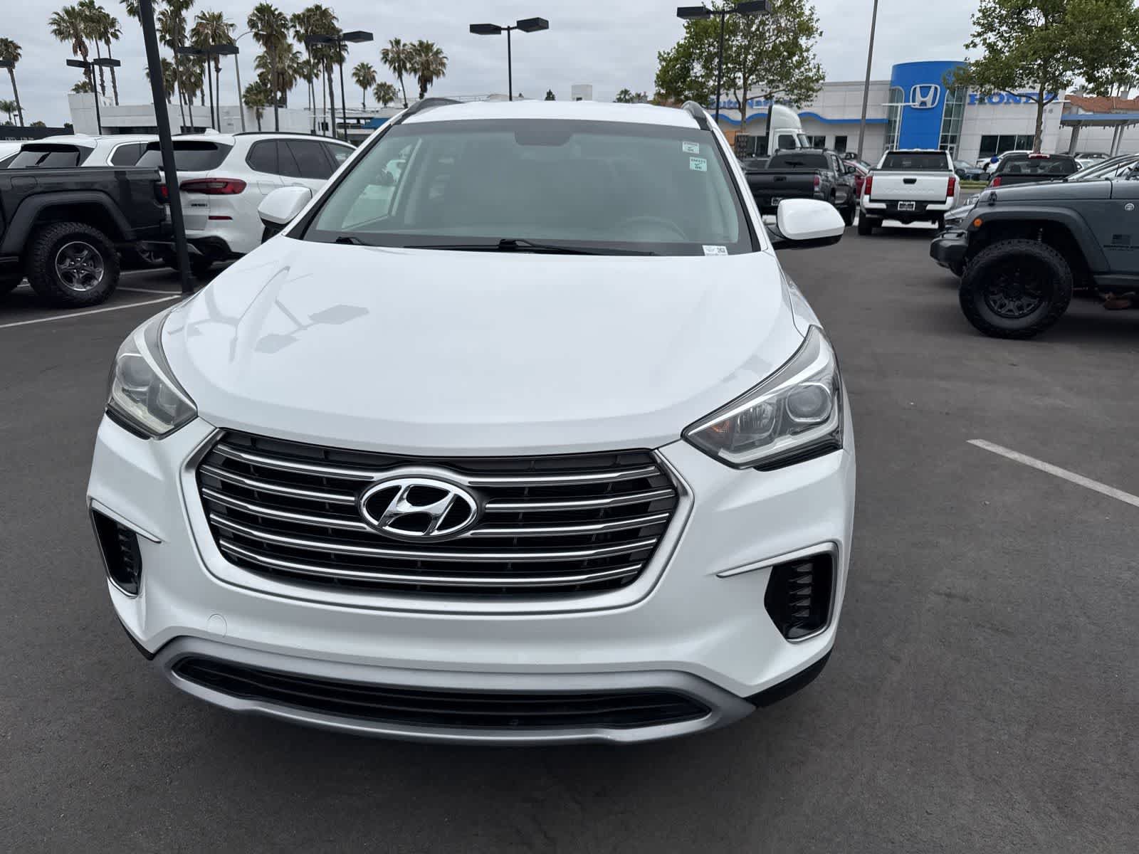 Used 2018 Hyundai Santa Fe SE FWD image 2