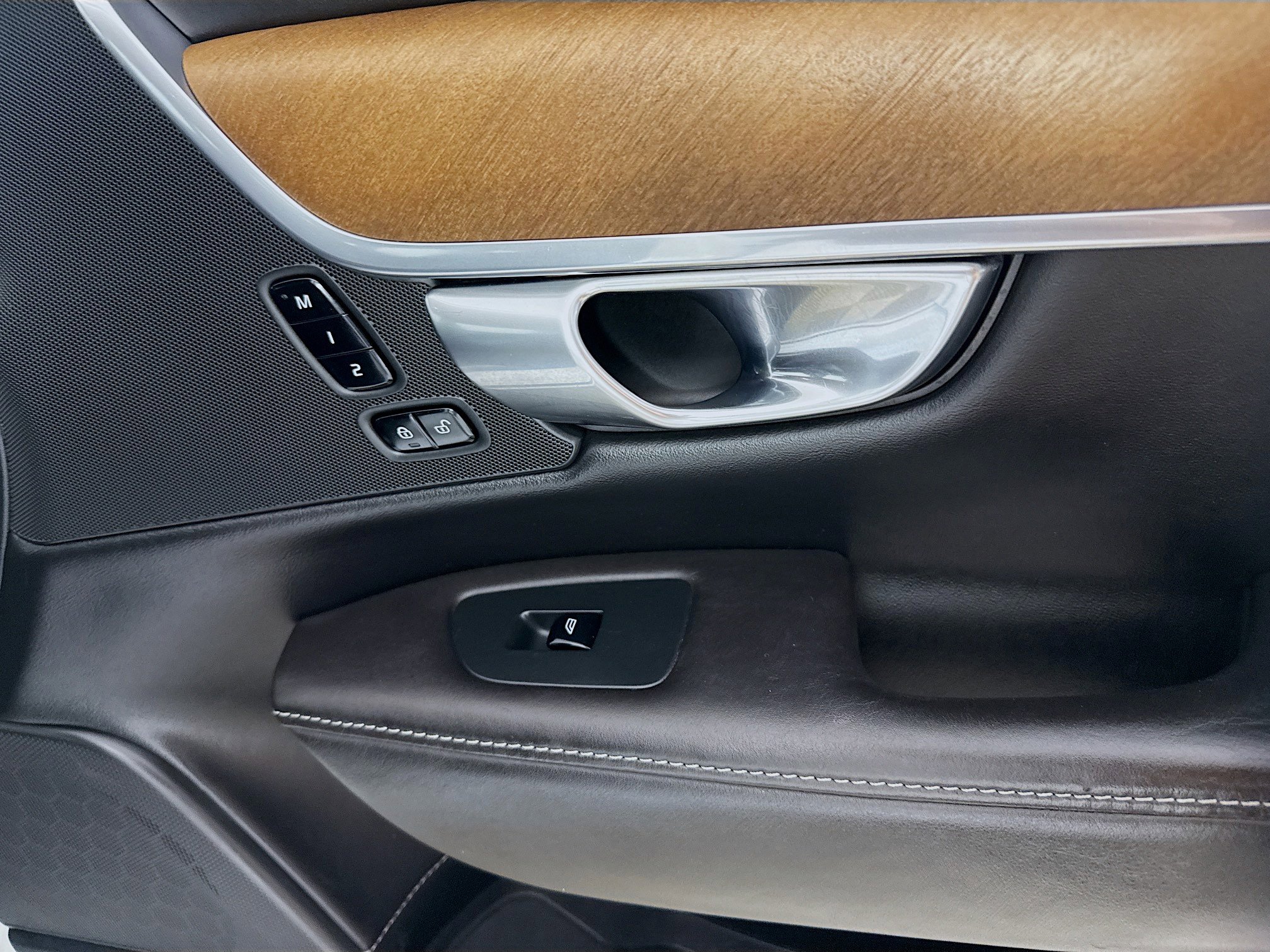 Used 2017 Volvo S90 T6 Inscription w/ Vision Package image 31