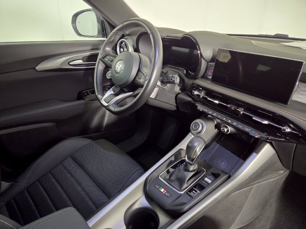 Used 2024 Alfa Romeo Tonale Ti AWD/4WD image 32