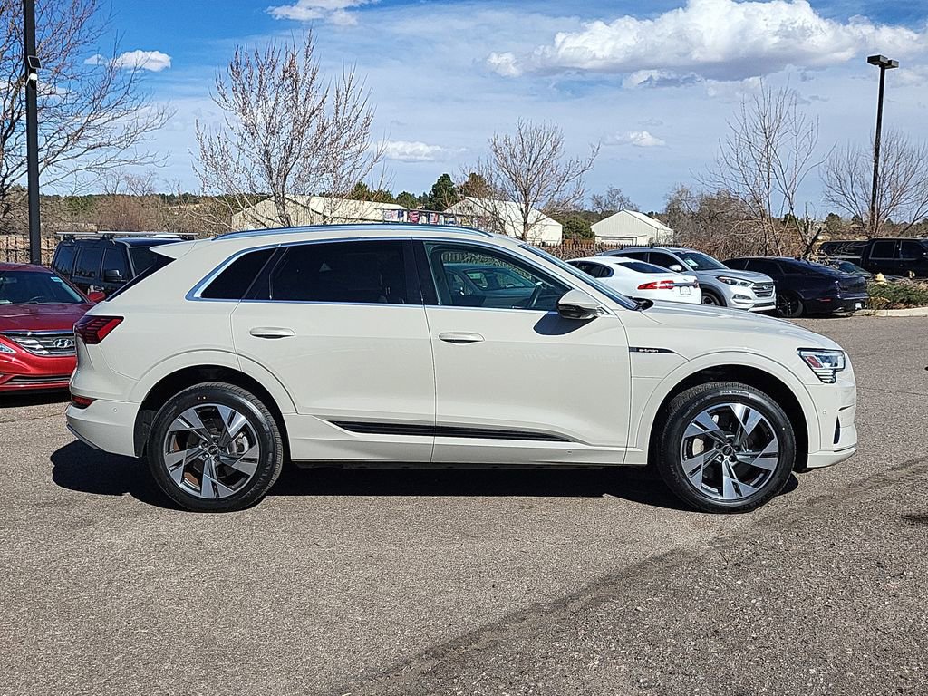 Used 2021 Audi e-tron Premium Plus w/ Premium Plus Package AWD/4WD image 3
