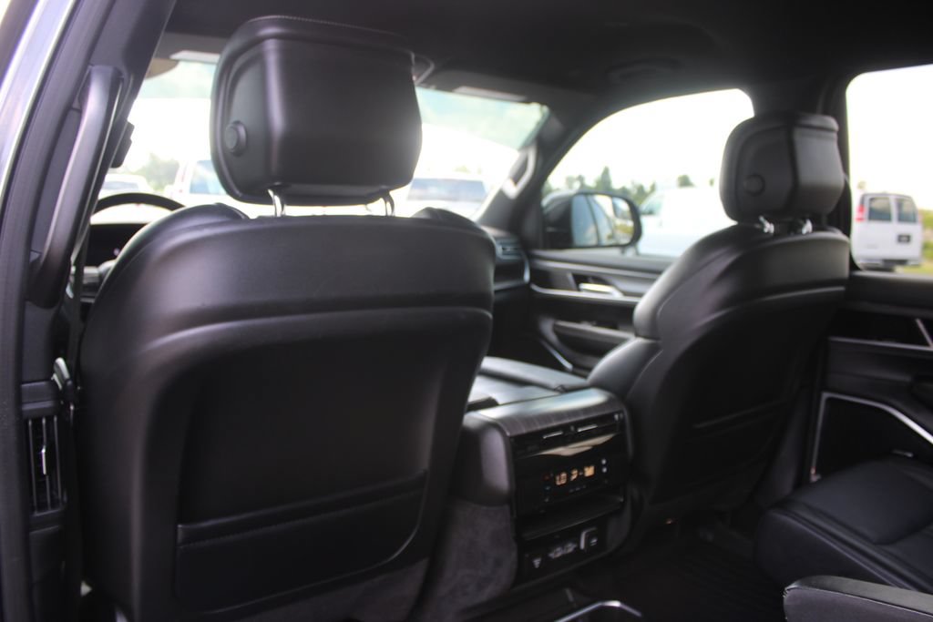 Used 2024 Jeep Wagoneer Series II AWD/4WD image 28
