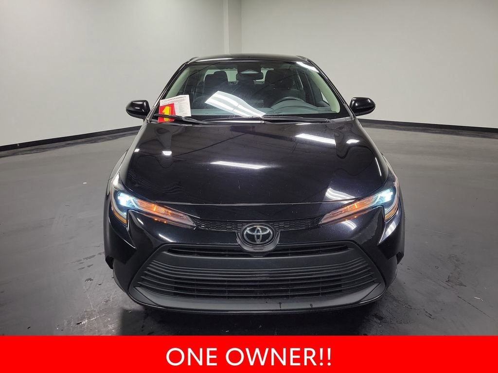 Used 2023 Toyota Corolla LE FWD image 3