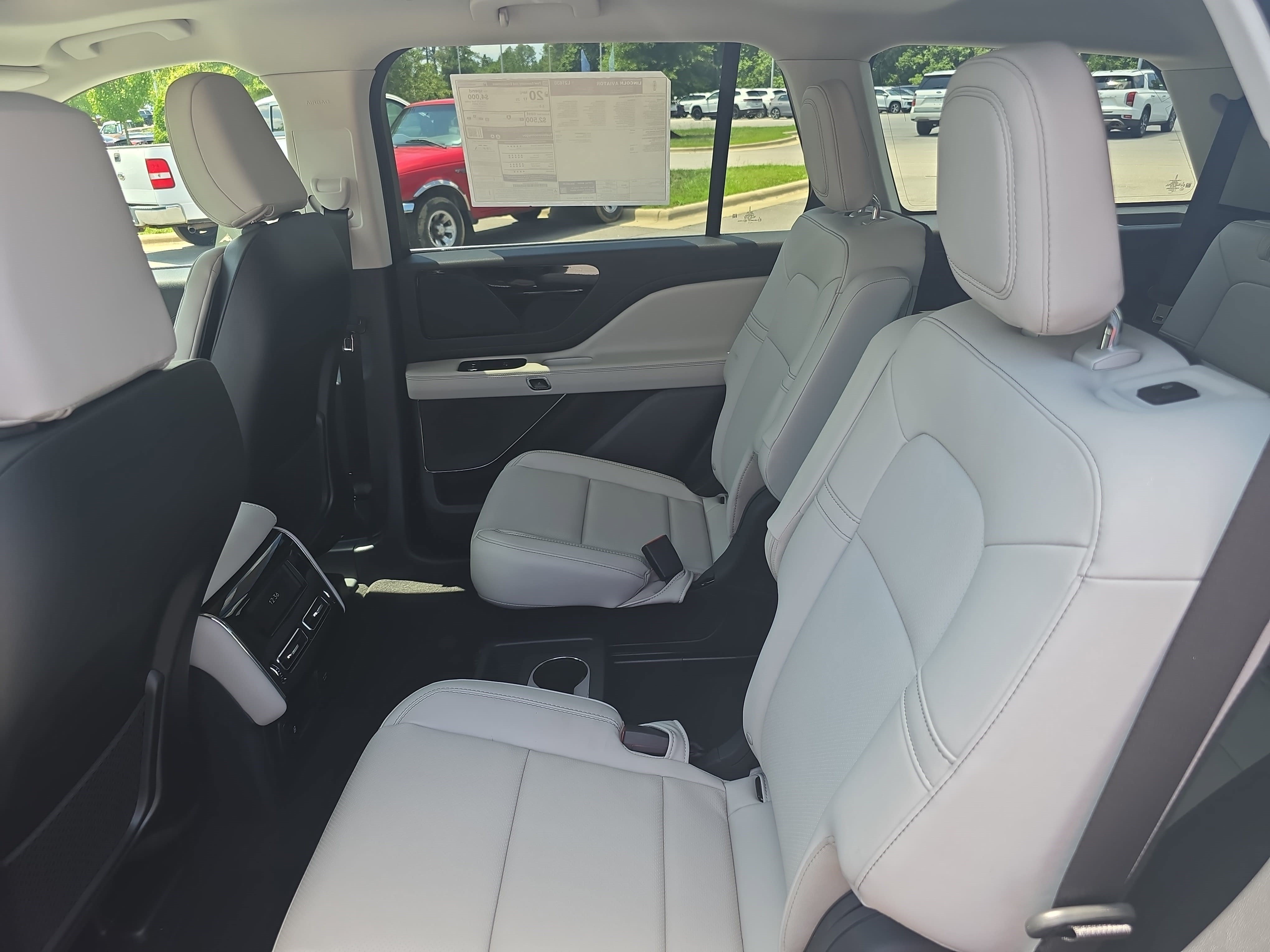 New 2026 Lincoln Aviator AWD image 13