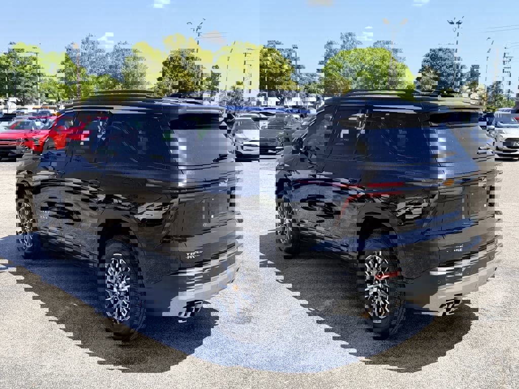 Certified 2025 Chevrolet Traverse LT w/ Driver Confidence Package image 8