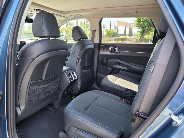 New 2026 Kia Sorento EX w/ EX Premium Package FWD image 6