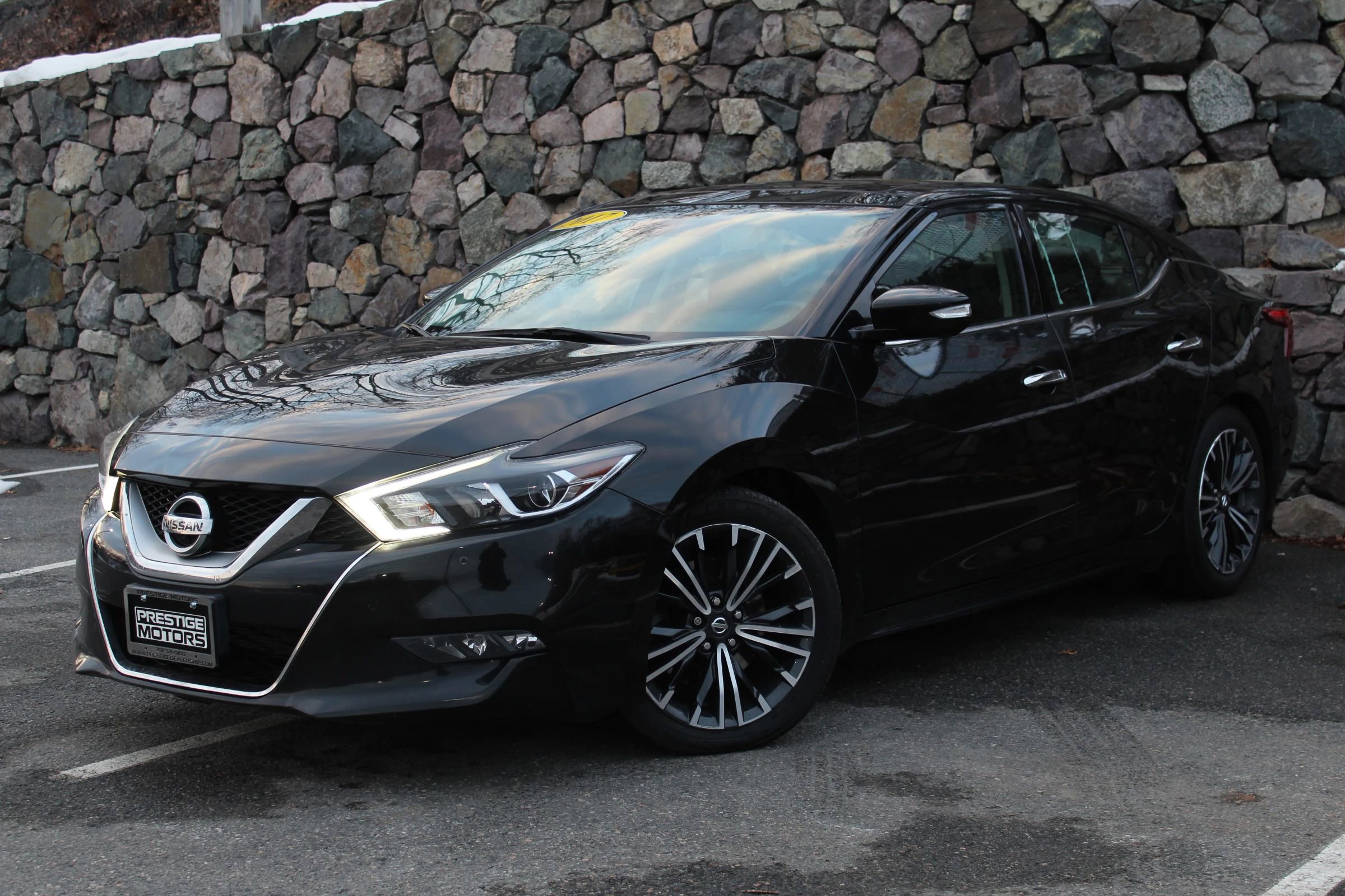 Used 2017 Nissan Maxima Platinum w/ Medallion Package FWD image 2