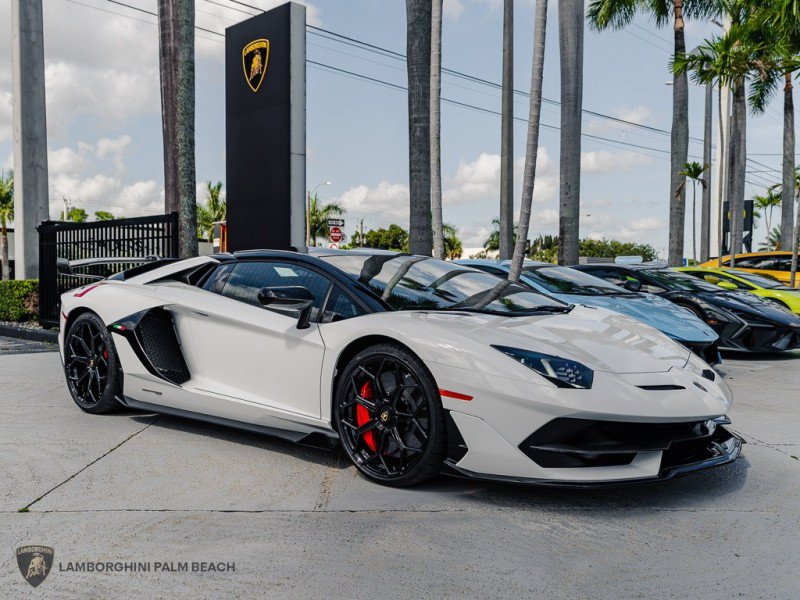 Used 2021 Lamborghini Aventador SVJ AWD/4WD image 10
