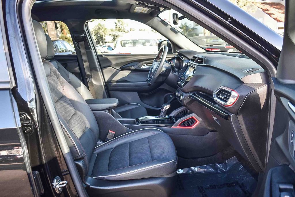 Used 2023 Chevrolet TrailBlazer RS w/ Sun and Liftgate Package image 16