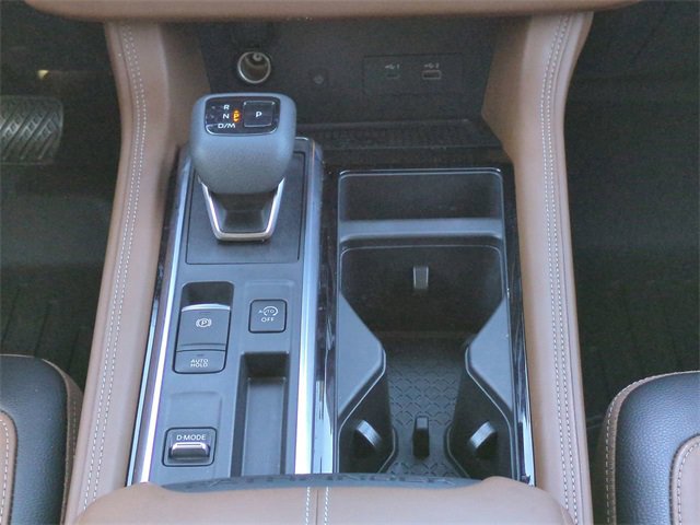 Used 2024 Nissan Pathfinder Platinum w/ Cargo Package image 18