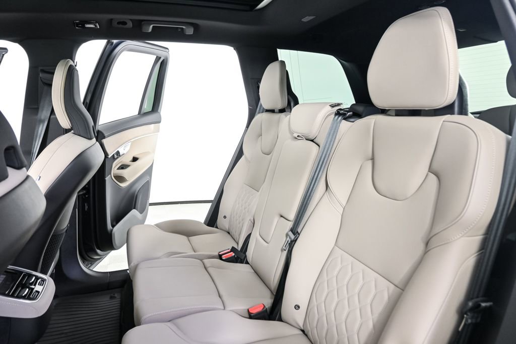 Certified 2026 Volvo XC90 B6 Plus w/ Protection Package Premier image 23