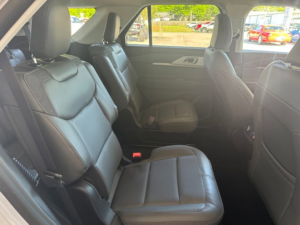 New 2026 Ford Explorer Active RWD image 23