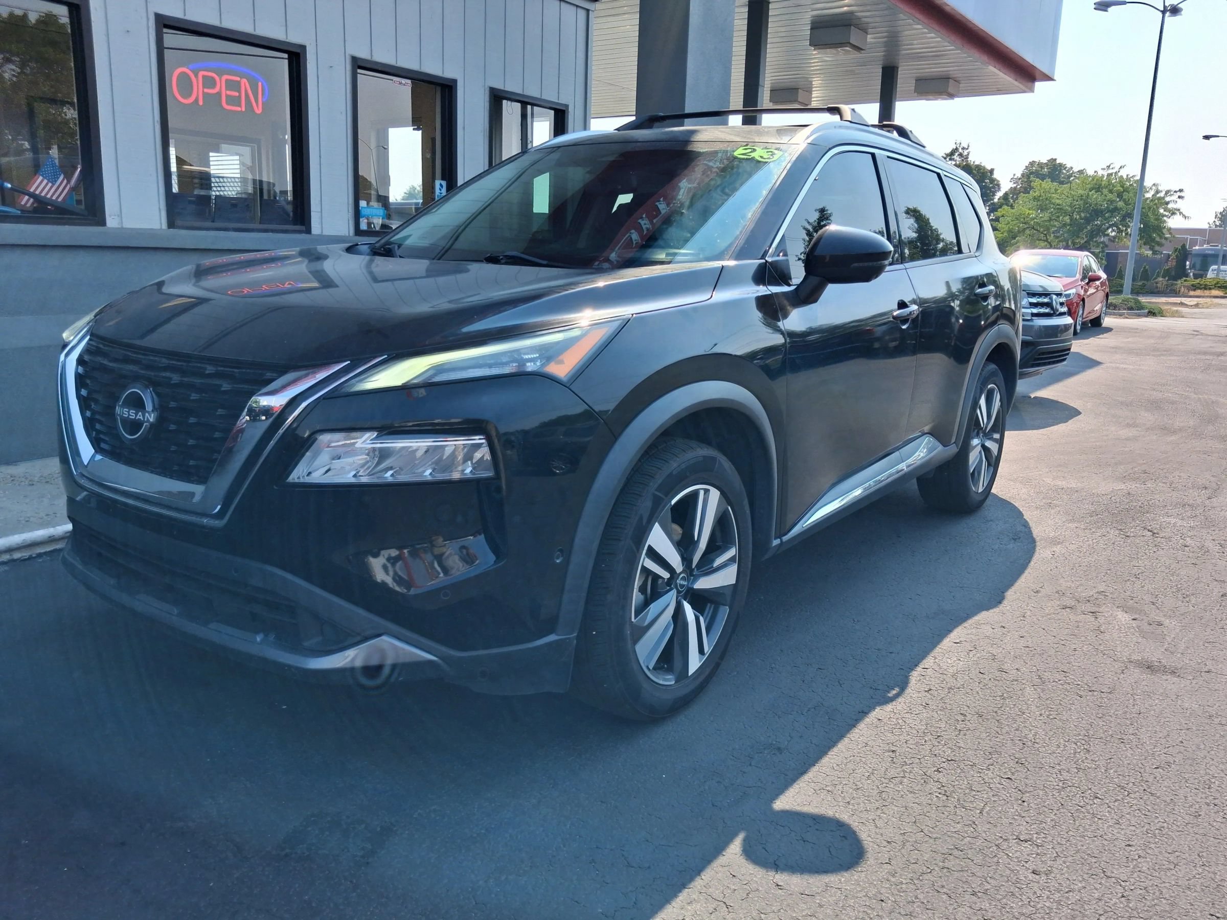 Used 2023 Nissan Rogue SL w/ SL Premium Package AWD/4WD image 3
