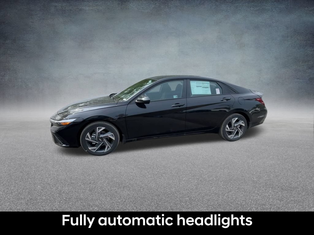 Used 2025 Hyundai Elantra Sport FWD image 12
