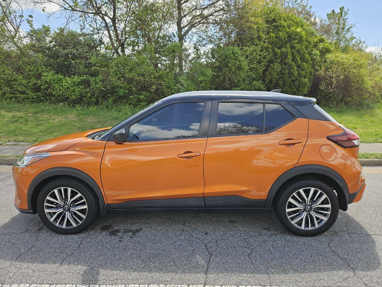 Used 2022 Nissan Kicks SV FWD image 2
