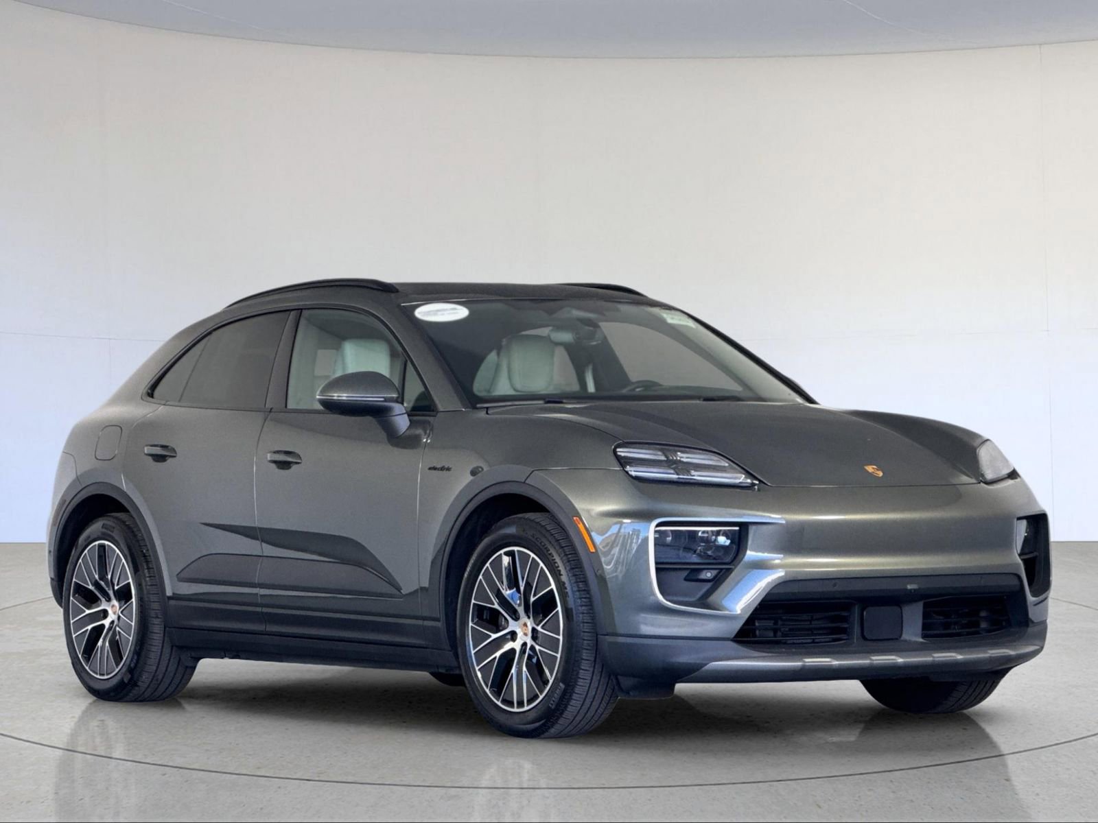 Used 2025 Porsche Macan 4 Electric image 10