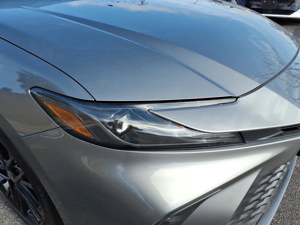 Used 2025 Toyota Camry SE image 2