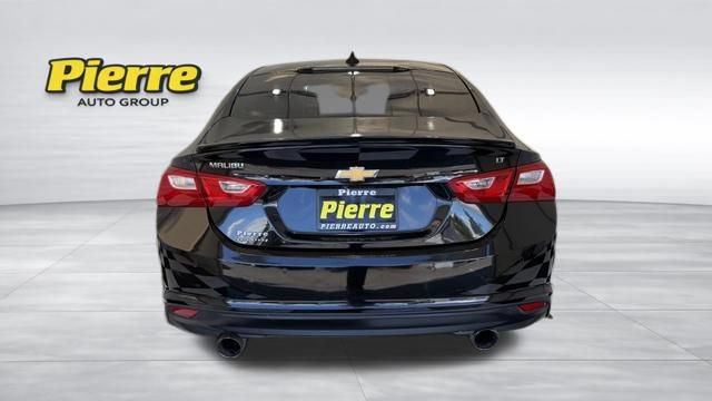 Used 2018 Chevrolet Malibu LT w/ Driver Confidence Package FWD image 3
