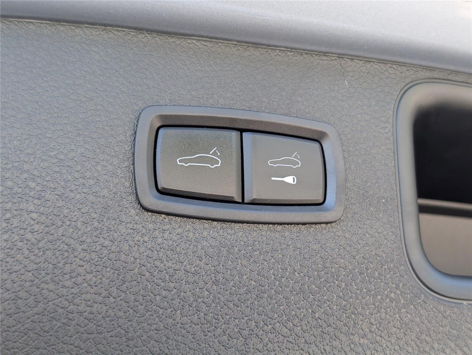 Used 2024 Porsche Macan AWD/4WD image 14